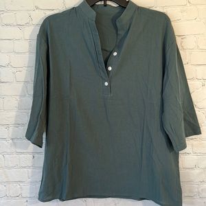La Mode 3 button V neck top